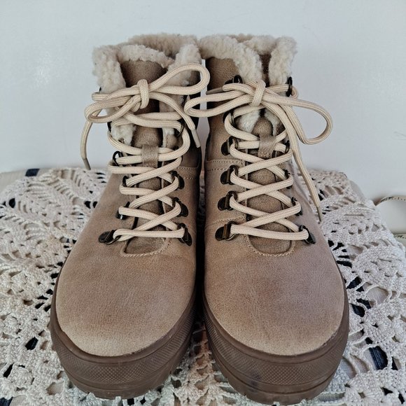 White Mountain Zion Lace-Up Hiking Boot with Faux Fur Size 8 - Picture 4 of 10